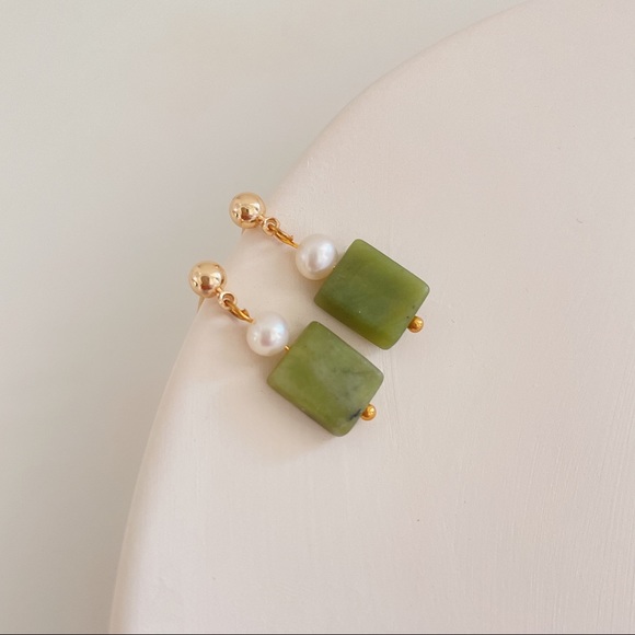 Olive green jade pearl dangle earring, Green jade earring, minimalist earring - Picture 2 of 5